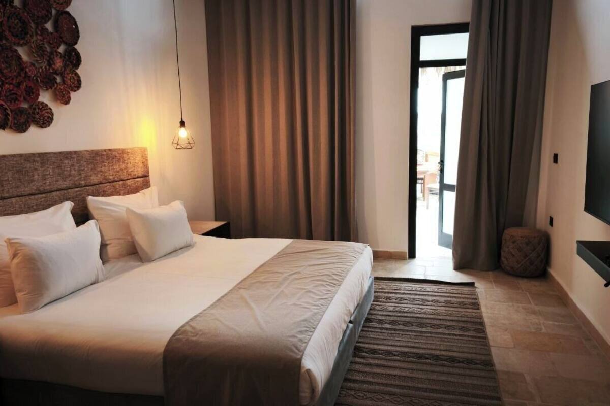 Chambre Classique, vue piscine | Fer et planche à repasser, Wi-Fi gratuit