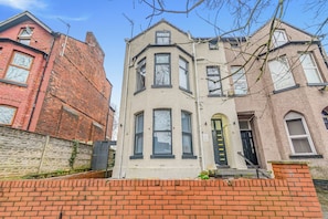 Exterior - Modern 1 Bed - Near City Centre (Manchester)