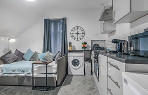 Living area - Modern 1 Bed - Near City Centre (Manchester)