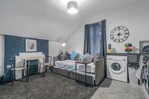 Deluxe Apartment | Living area - Modern 1 Bed - Near City Centre (Manchester)