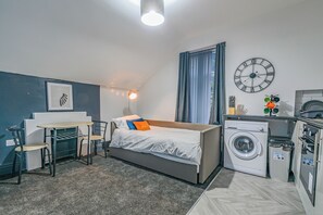 Deluxe Apartment | Living area - Modern 1 Bed - Near City Centre (Manchester)