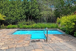 Seasonal outdoor pool - Le PanoramiK by Gestion ELITE (Mont-Tremblant)