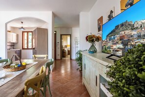 Dining - Shardana Penthouse: Large Terrace Sea View and Medieval Castle (Castelsardo)