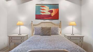 Desk, iron/ironing board, WiFi, bed sheets