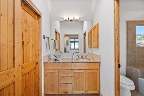 Shower, hair dryer, towels, shampoo