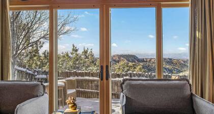 Gorgeous Views, Art & Kiva Fireplaces