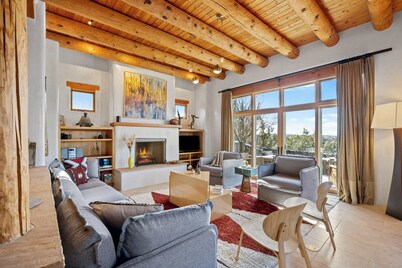 Gorgeous Views, Art & Kiva Fireplaces