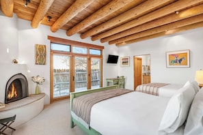 3 bedrooms, desk, iron/ironing board, WiFi
