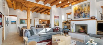 Gorgeous Views, Art & Kiva Fireplaces