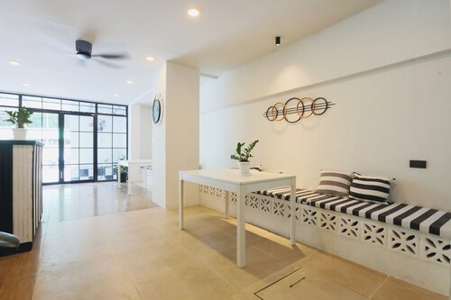 Wink Hill House 1 Patong Beach 4 Rooms