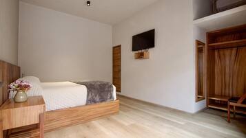 Studio Basic | Meja kerja