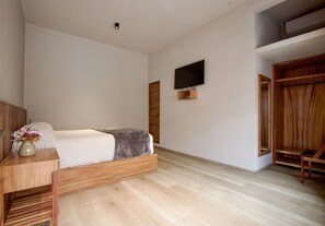 Basic Studio | Desk - Hotel Bravo (Valle de Bravo)