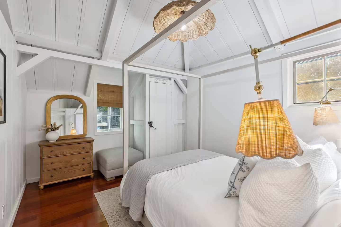 Iron/ironing board, travel cot, WiFi, bed sheets
