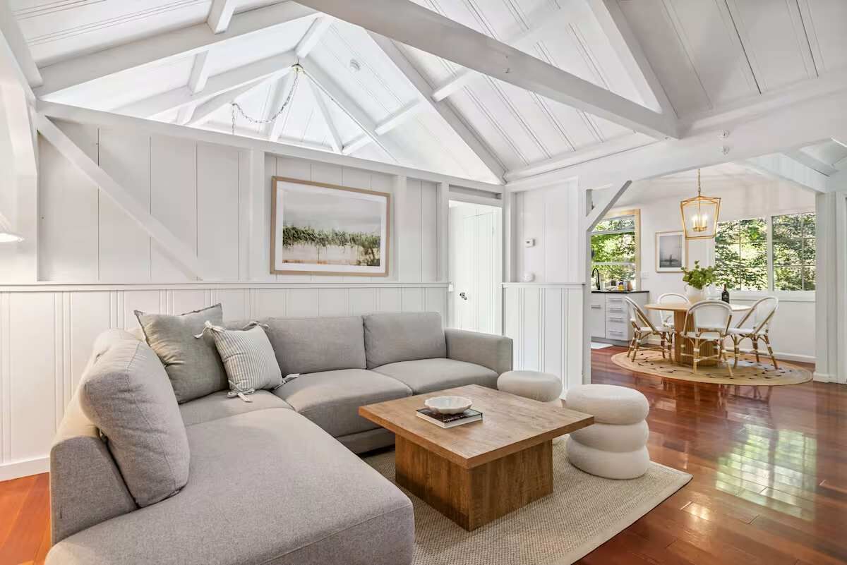 Televisie en een open haard