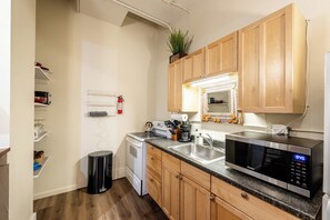 Fridge, microwave, oven, stovetop - Buffalo Bill Hideout | Historic 1895 Western Retreat in Downtown Sheridan Wyoming | Queen Bed, Smart TV, Free Parking & EV Charger | Walkable to Main Street Shops, Dining & Nightlife (Sheridan)