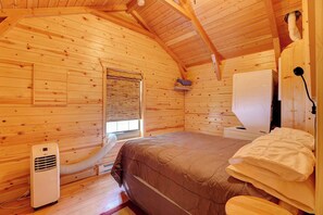 Iron/ironing board, WiFi, bed sheets - Rustic Ridge Cabins, Charming Dayton Retreat (3 Options!) (Dayton)