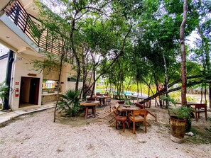 Outdoor banquet area - Selva Norte Nature Retreat with jacuzzi (Tulum)