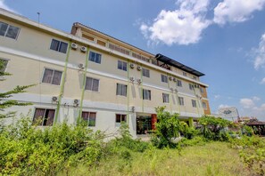 Exterior - Collection O near Stadion Manahan (Surakarta)