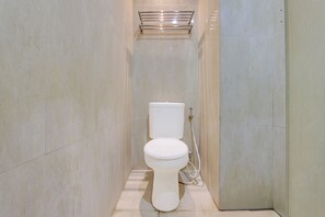 Shower - Collection O near Stadion Manahan (Surakarta)