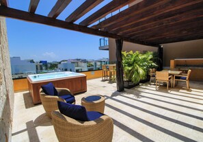 Outdoor spa tub - Lunada Bright Stay with Rooftop  (Playa del Carmen)