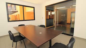 Lejlighed - 2 soveværelser - balkon - udsigt til have | Forretningscenter på værelset