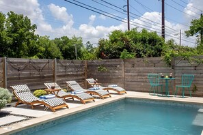 Outdoor pool - Stylish Home with Pool & Hot Tub near Downtown (Austin)
