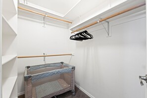 House | 5 bedrooms - Cozy 5BR w Fire Pit BBQ Near Topgolf Fun (Meridian)