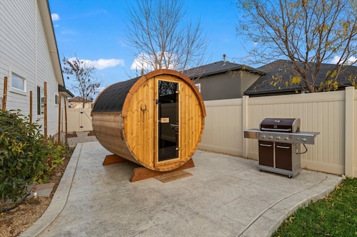 Single-level Gem Sauna - Fire Pit - Swing Set