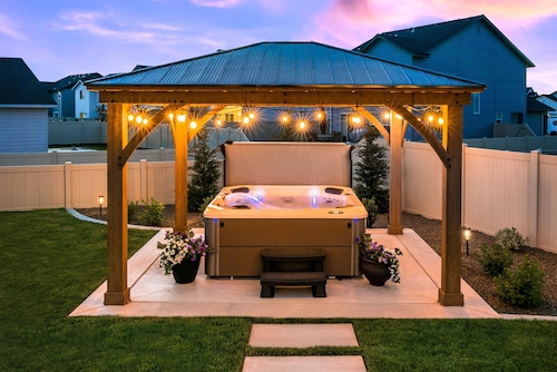 Spa Nights Game Room Fun Luxe 5BR Sleeps 17