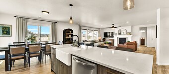 Spa Nights Game Room Fun Luxe 5BR Sleeps 17