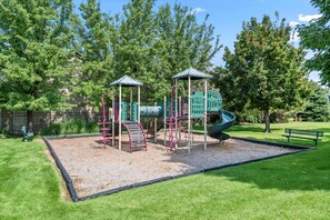 4 bedrooms - Soak Play Firepit Spa Game Room Sleeps 14 (Meridian)