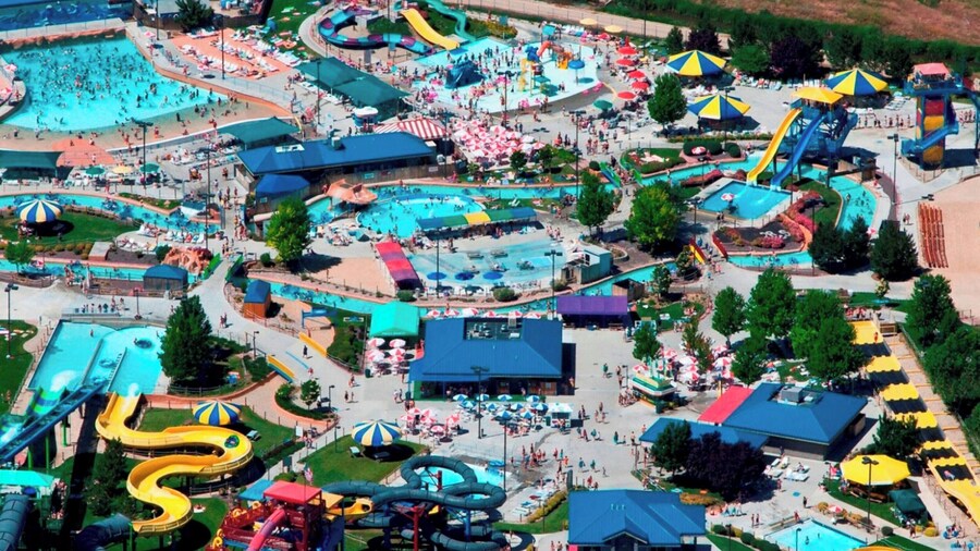 Mineral Hot Tub Fire Pit Game Room King Bed