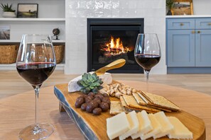 House - Luxury Home Mineral Spa Game Room Fire Pit (Meridian)