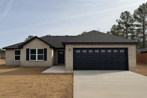 Exterior - Furnished New Home Close to Shaw AFB (Sumter)