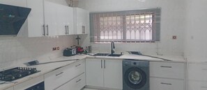 Apartment, 3 Bedrooms, Air conditioning | Private kitchen - SNS Apartments (Adentan)