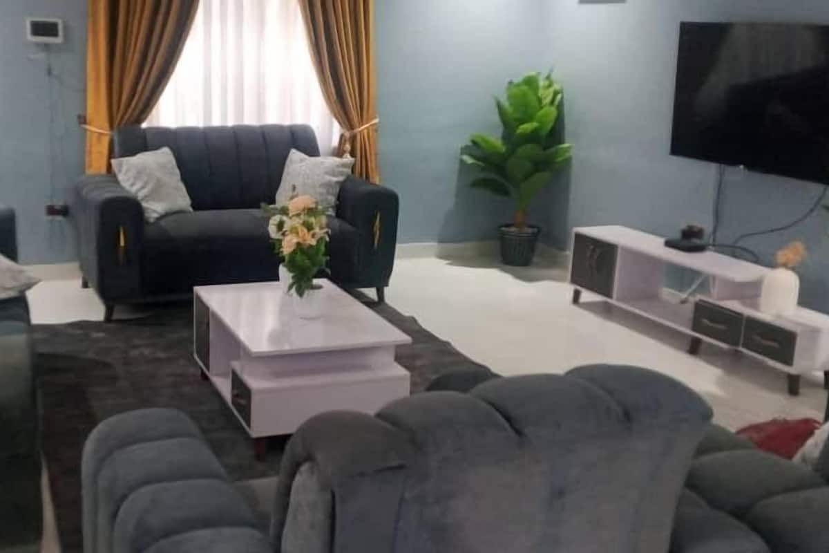 Apartment, 3 Bedrooms, Air conditioning | Living area