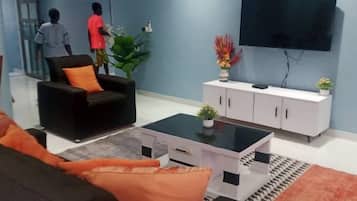 Apartment, 3 Bedrooms, Air conditioning, Ground Floor | Living area