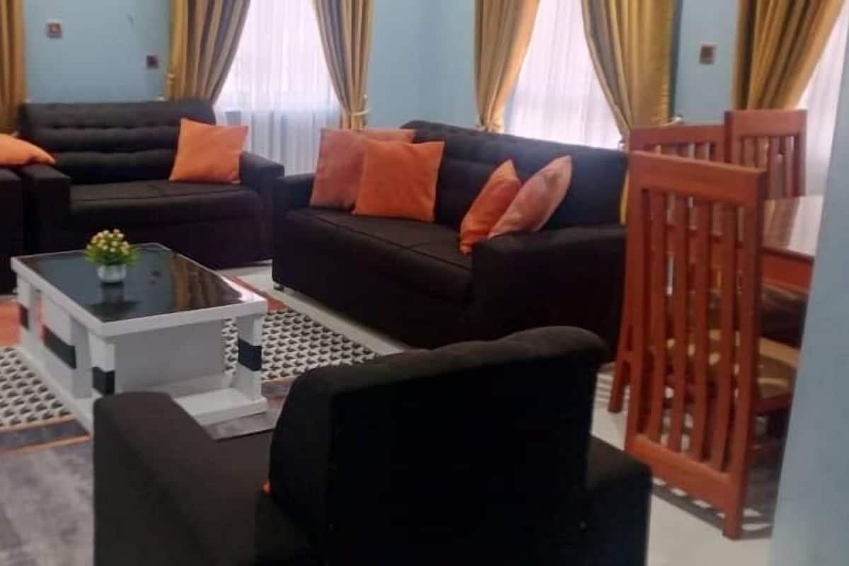Apartment, 3 Bedrooms, Air conditioning, Ground Floor | Living area