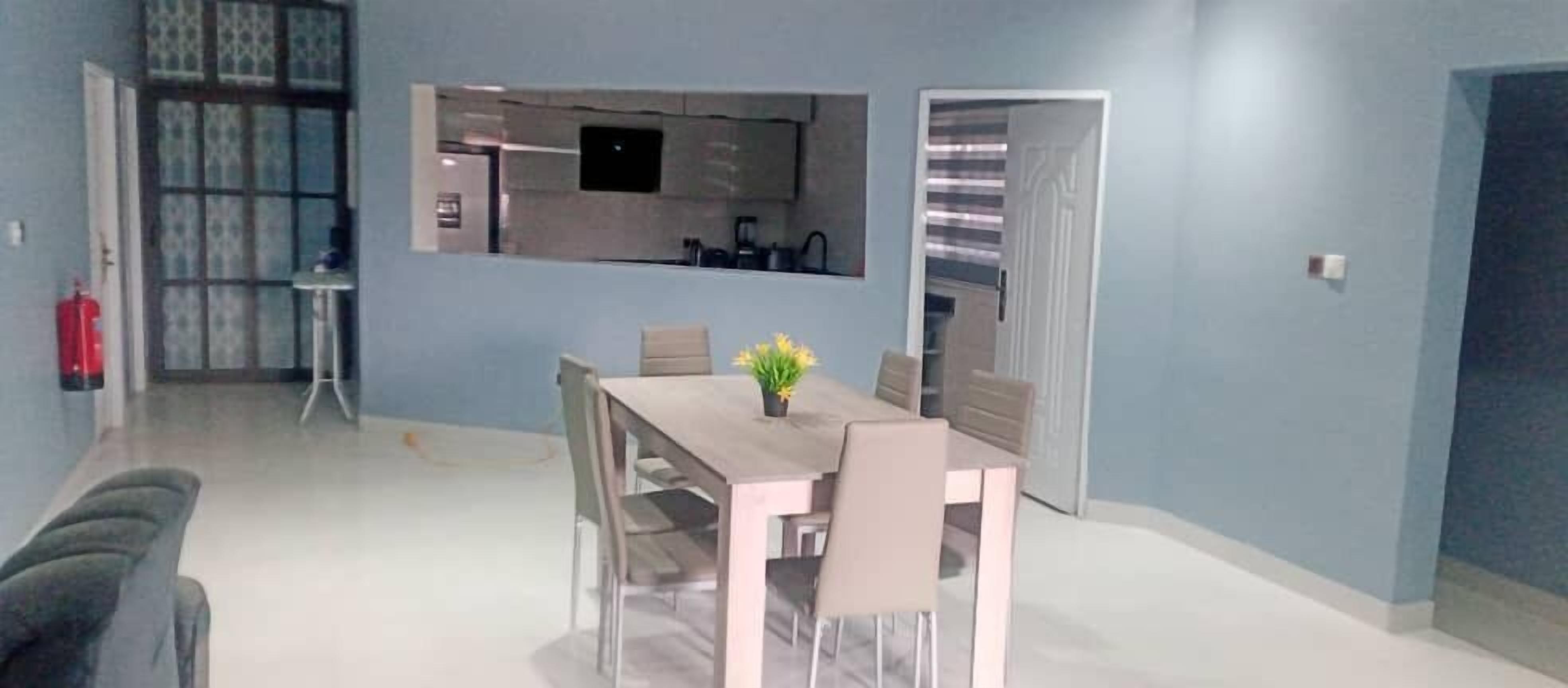 Apartment, 3 Bedrooms, Air conditioning | In-room dining