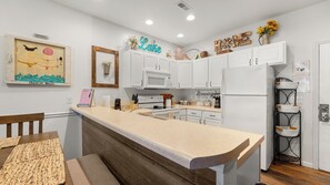 Coffee/tea maker, fridge, microwave, oven - Wow Views! Robin’s Resort-Unit 222•3BR•2 Pools•Boat Slip (Osage Beach)