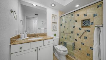 Shower, hair dryer, bidet, towels