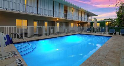 Oasis of Naples – Beach & Downtown Haven