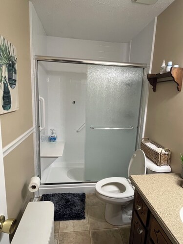 3-bedroom house in marvelous Morehead City with AC comfort