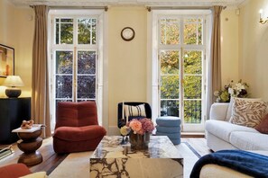 Televisión, chimenea, videojuegos y tenis de mesa 