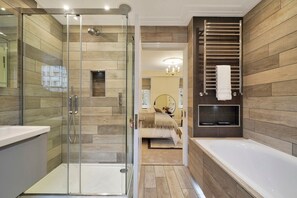 Sèche-cheveux, serviettes fournies