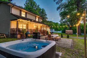 Terrace/patio - Peaceful Riverfront Gem + SNP Mountain Magic w/ Hot Tub & 6-8 Person Sauna (Shenandoah)