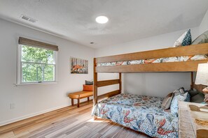 Een strijkplank/strijkijzer, reisbedje, gratis wifi, beddengoed