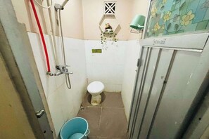 Deluxe Double Room | Bathroom - OYO 95057 Abe Homestay (Yogyakarta)