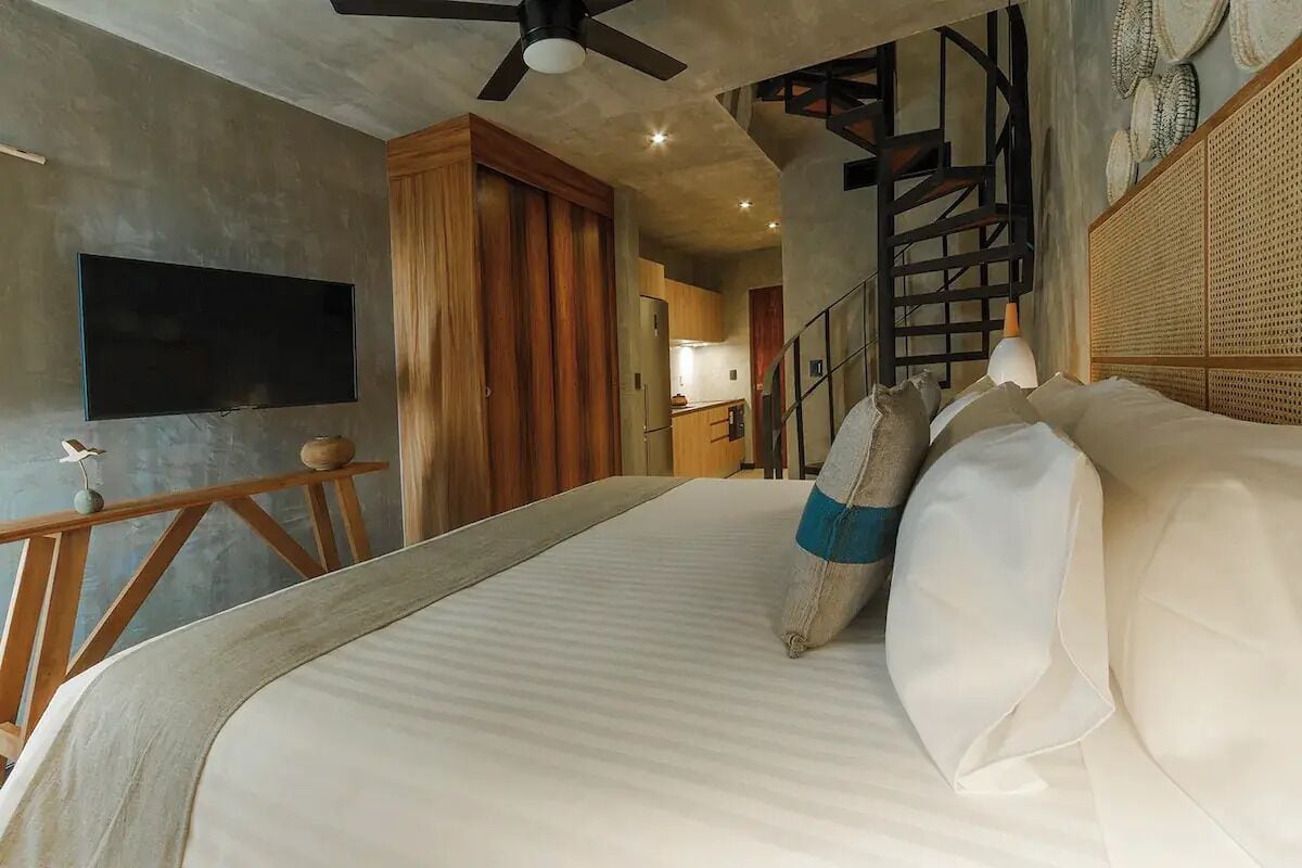 Estudio Elite | Tabla de planchar con plancha y wifi gratis 