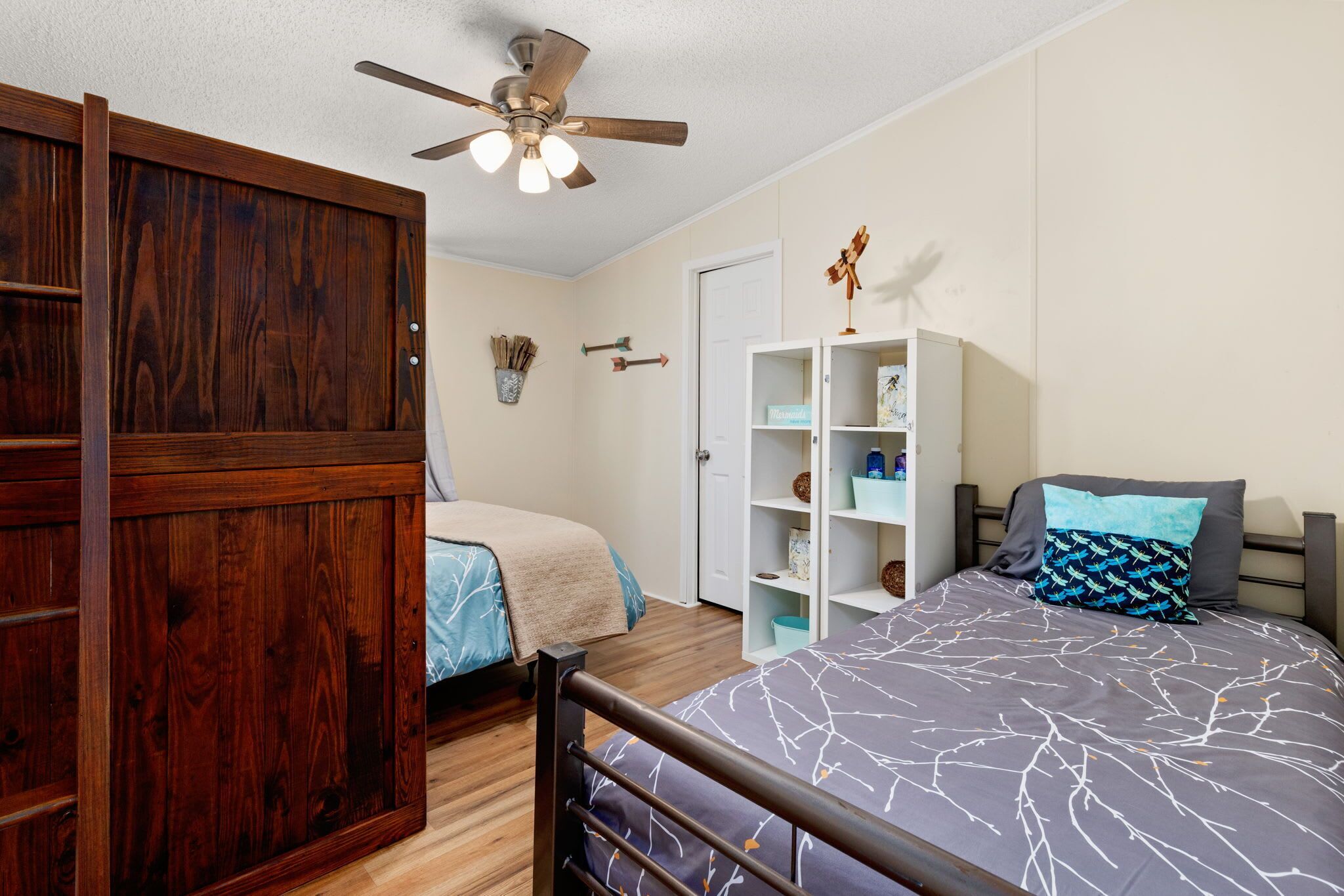 Bureau, fer et planche à repasser, Wi-Fi, draps fournis